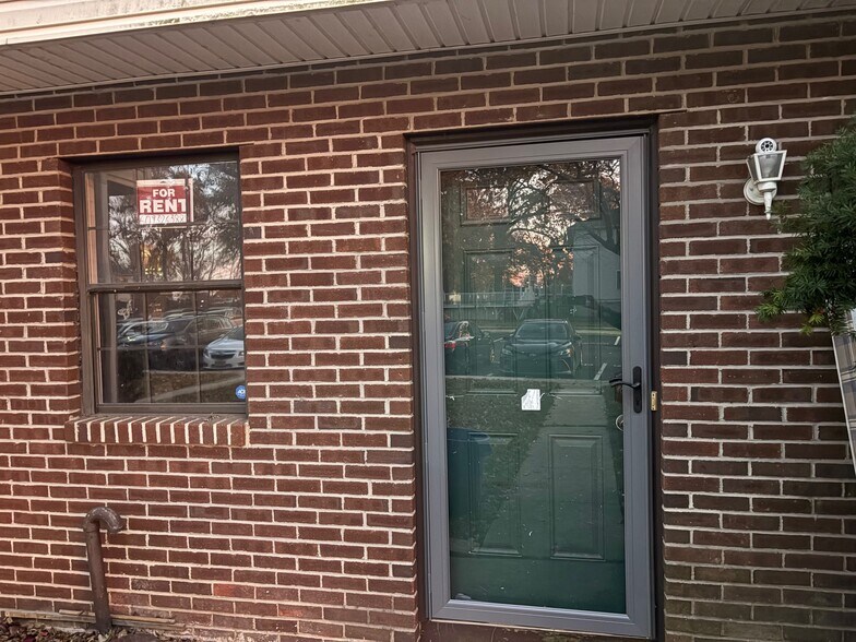 Building Photo - 14 Driscoll Court