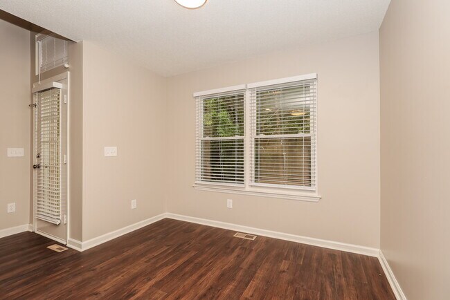 Building Photo - 3868 Round Rock Dr