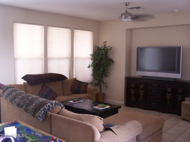 Building Photo - 13649 W Cypress St