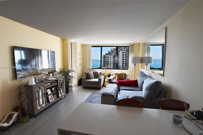 Building Photo - 540 Brickell Key Dr