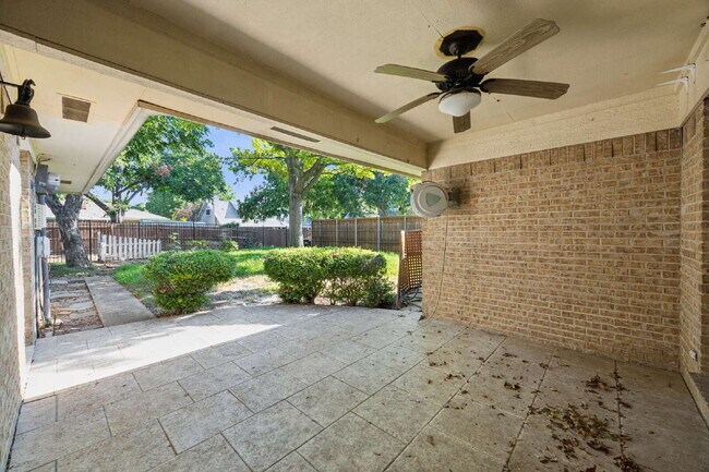 Building Photo - 1725 Northcrest Dr