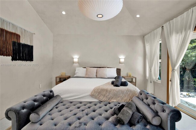 Building Photo - 520 Bay Point Rd