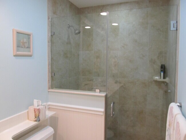 Building Photo - 11423 SW Pembroke Dr