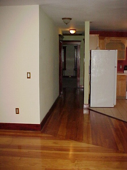 Building Photo - 950 Elm St