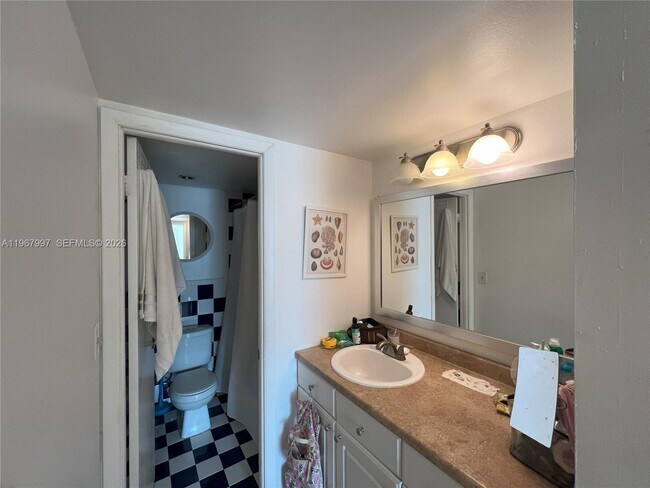 Building Photo - 1450 Lincoln Rd