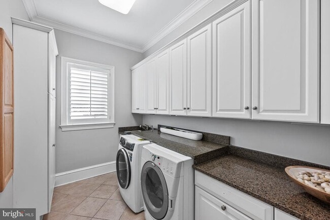 Building Photo - 8305 Fox Haven Dr