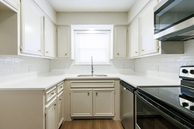 Building Photo - MOVE IN SPECIAL - HALF OFF 1ST MONTH RENT. Newly Remodeled Modern 2 bedroom with a garage