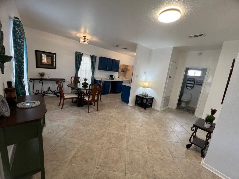 Building Photo - 1221 Delaware St