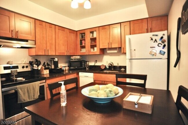 Building Photo - 3320 Richmond Ct