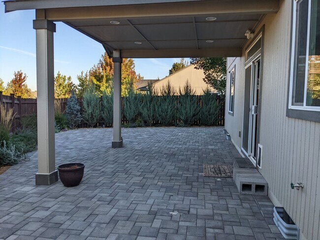 Building Photo - 62851 NE Kinley Ln