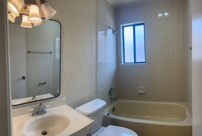 Building Photo - 139 Sparrow Dr