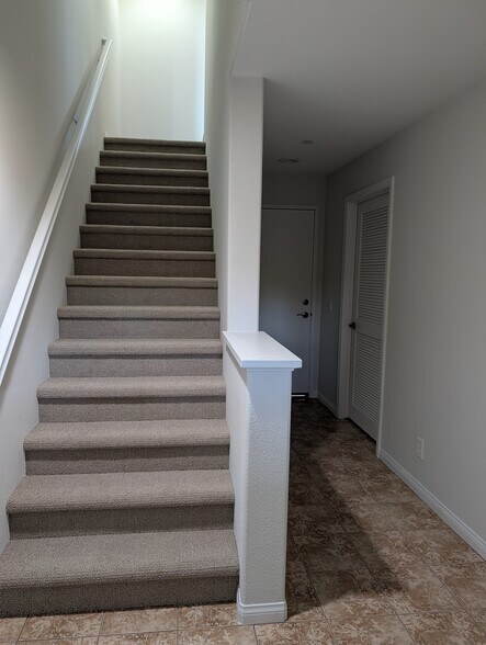 Building Photo - 1423 Abelia