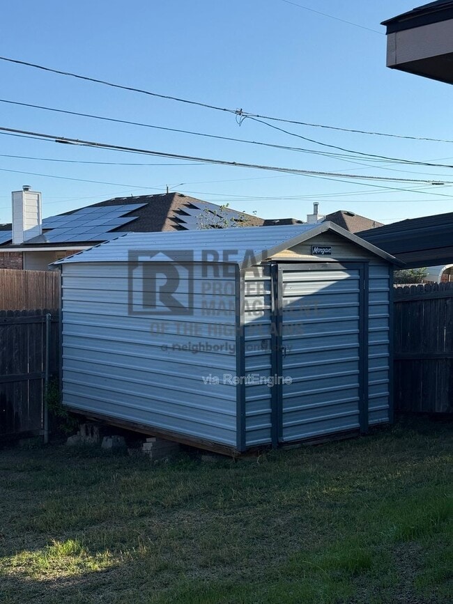 Building Photo - 1004 Pikes Peak Dr