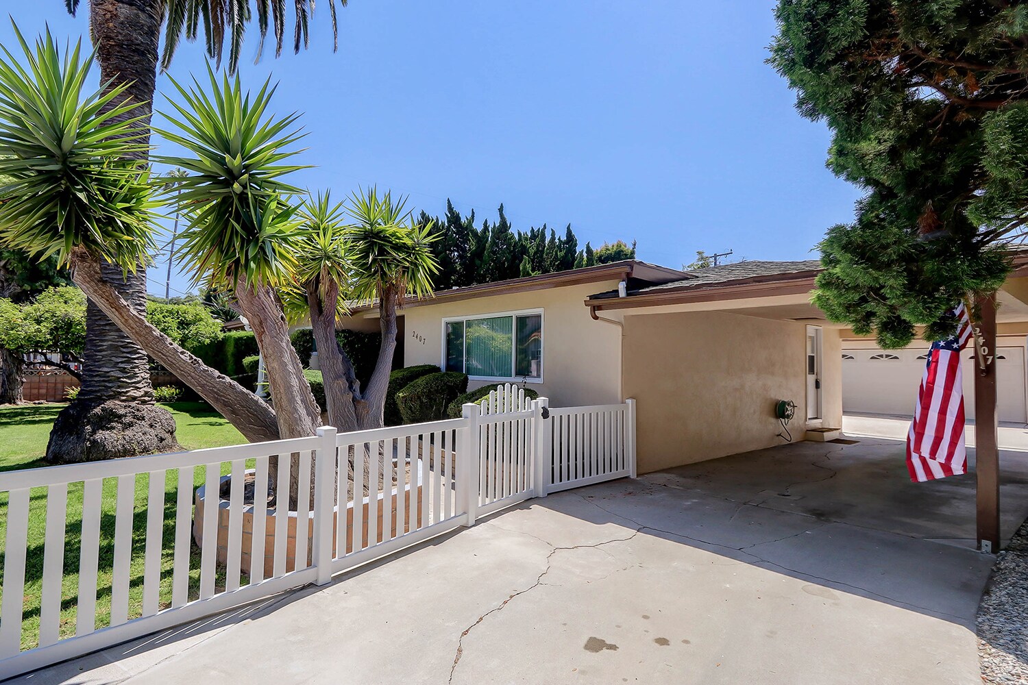 Building Photo - 2407 Mackay Ln