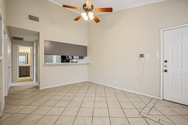 Building Photo - 807 W 25th St