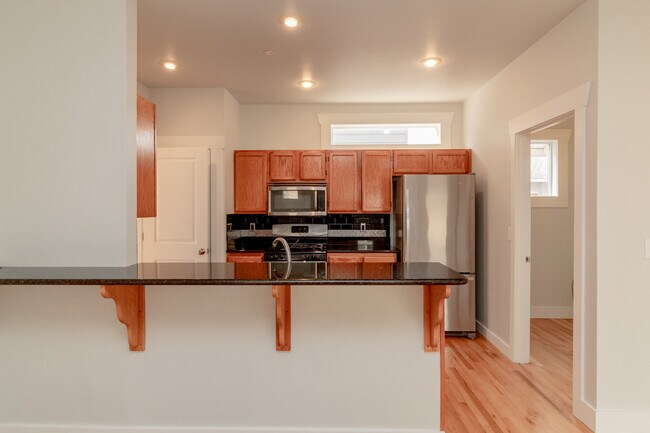 Building Photo - 2073 Palisade Blvd