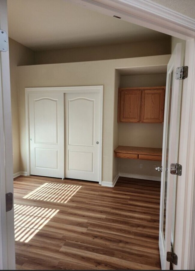 Building Photo - 4 bedroom 2 bathroom home Near Christofferson Pkwy Close to Walnut Elementary, Turlock Jr High Sc...