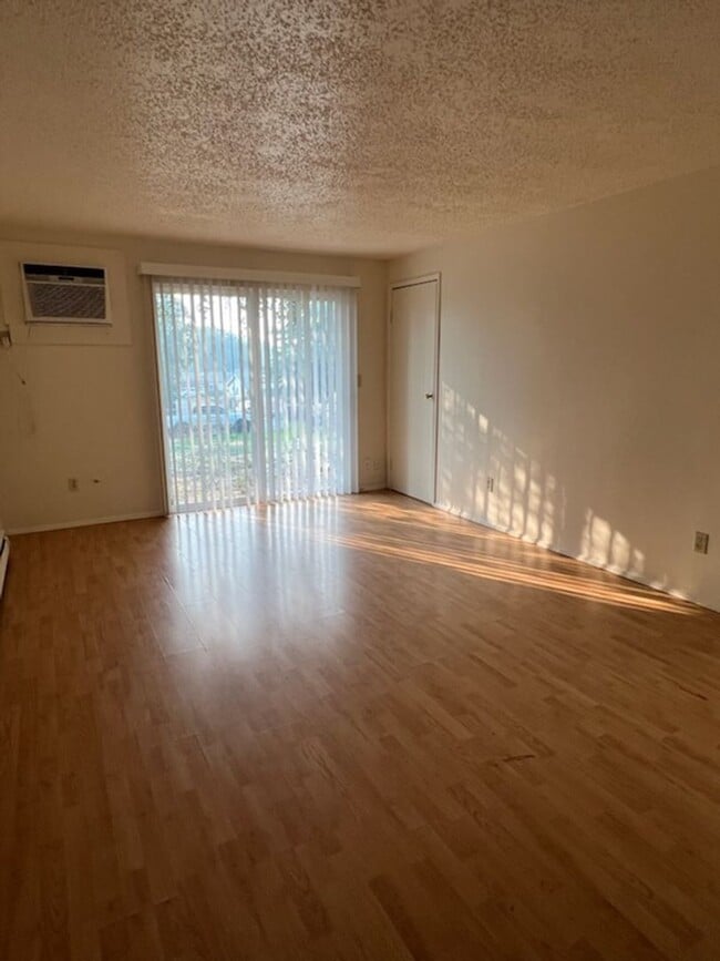 Building Photo - Spacious duplex! Carport, a/c, WASHER & DR...
