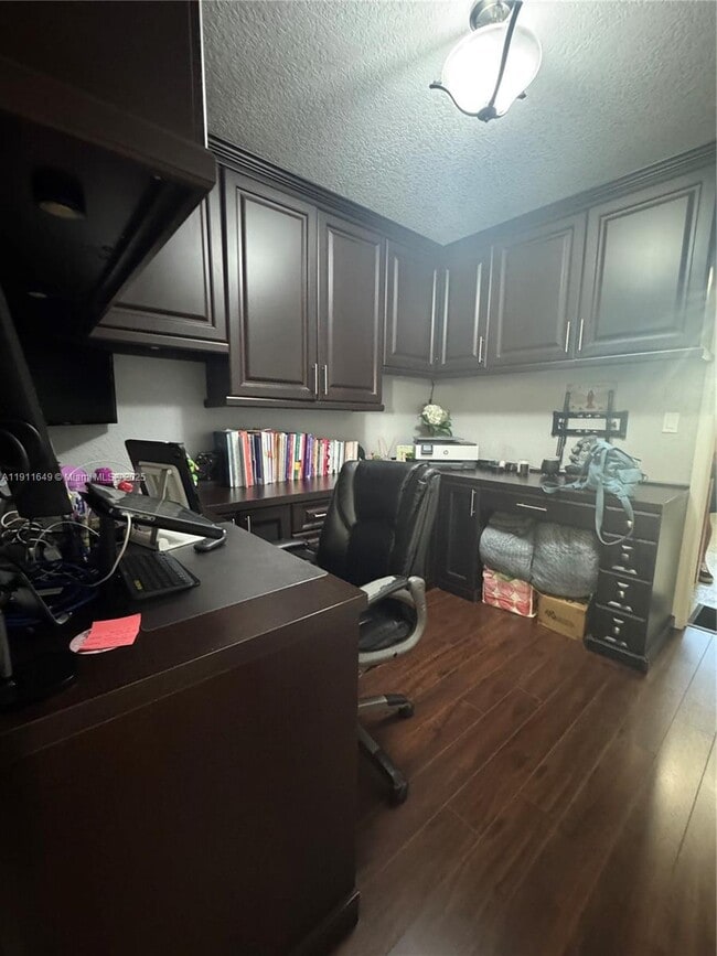 Building Photo - 6905 SW 148th Ct