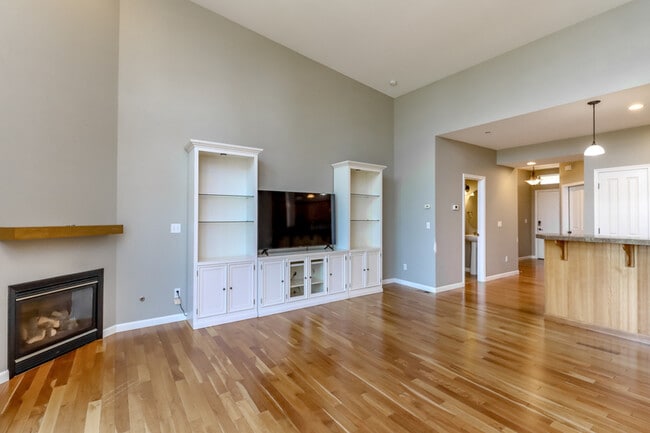Building Photo - 2355 Yakima Ct