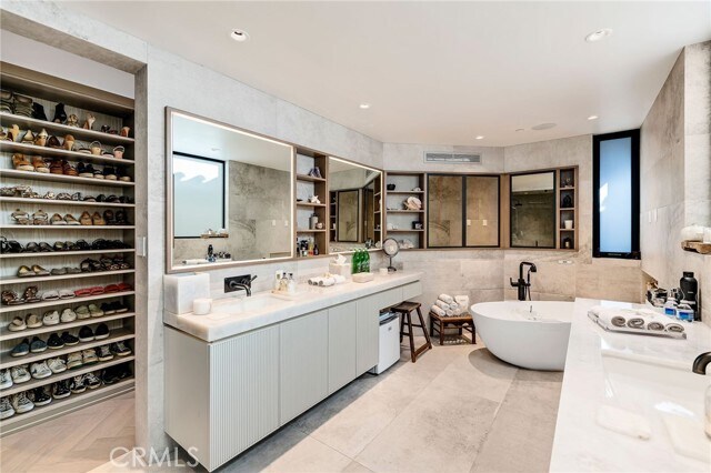 Building Photo - 121 25th St