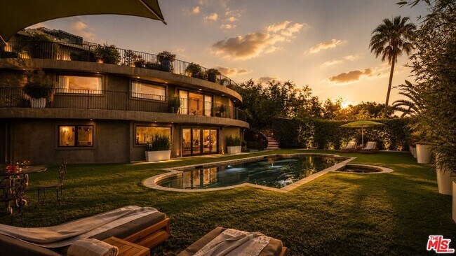 Building Photo - 8740 St Ives Dr