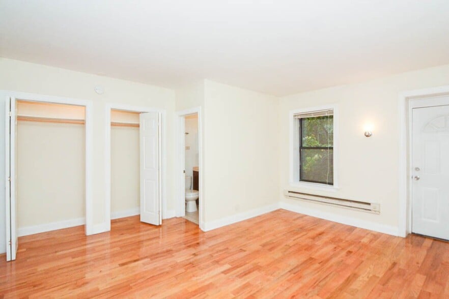 Building Photo - 1352 N Dearborn St