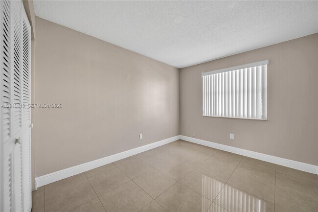 Building Photo - 671 W 80th St
