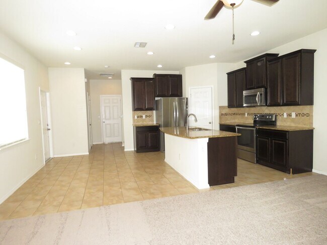 Building Photo - Beautiful Townhouse 3/2.5/2cg $2300mo