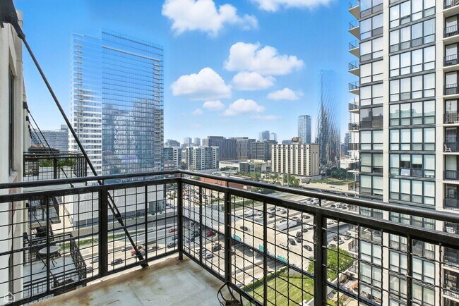 Building Photo - 728 W Jackson Blvd