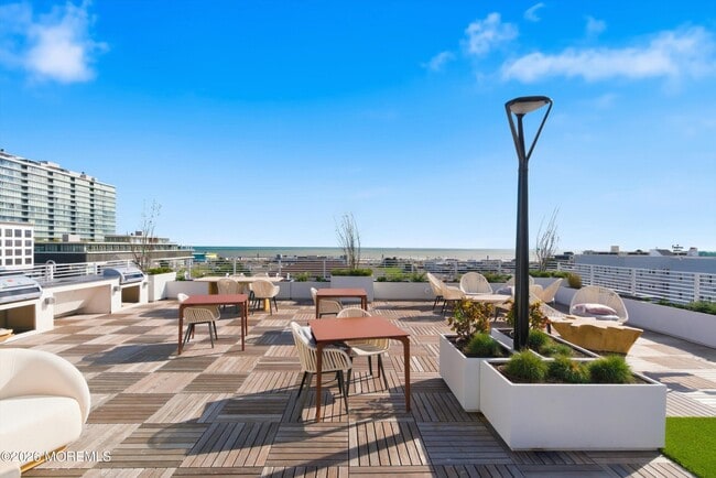 Building Photo - 215 2nd Ave