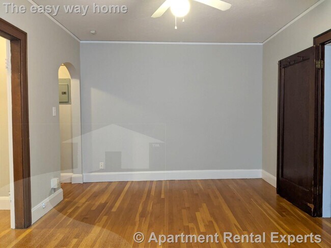 Building Photo - 119 College Ave