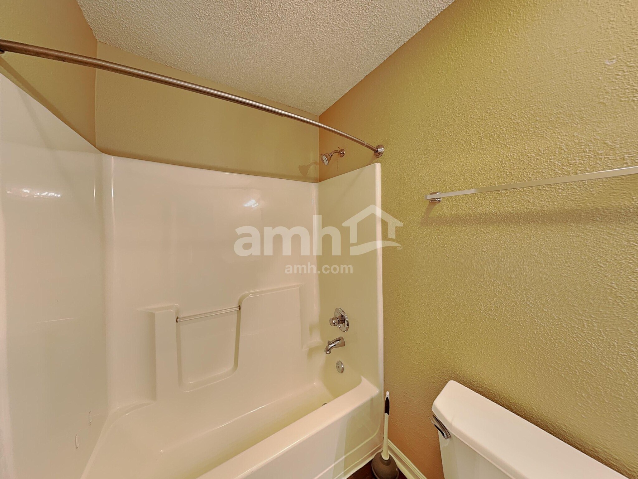 Building Photo - 743 Millbrook Dr