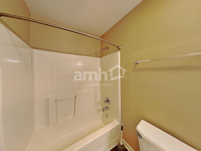 Building Photo - 743 Millbrook Dr