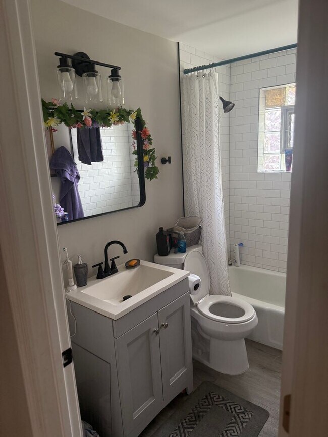 Building Photo - Spacious 2 Bedroom in Beverly
