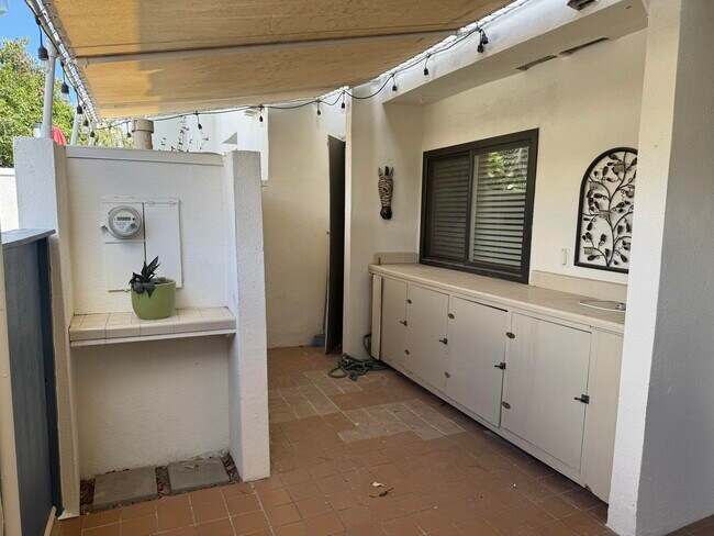 Building Photo - 48728 Desert Flower Dr