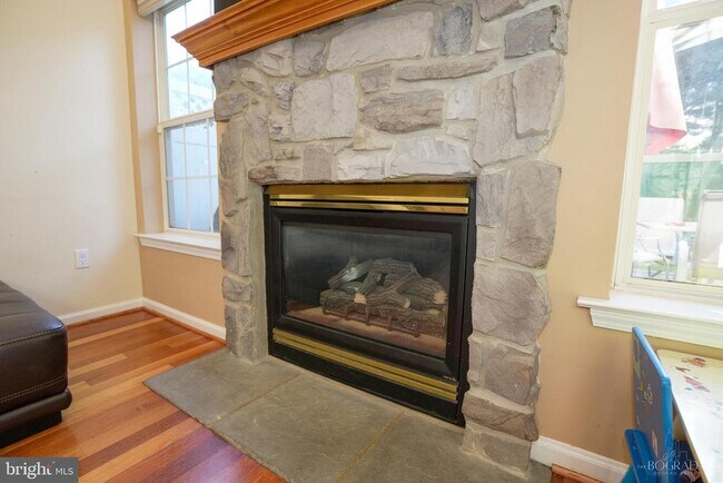 Building Photo - 201 White Pine Ct