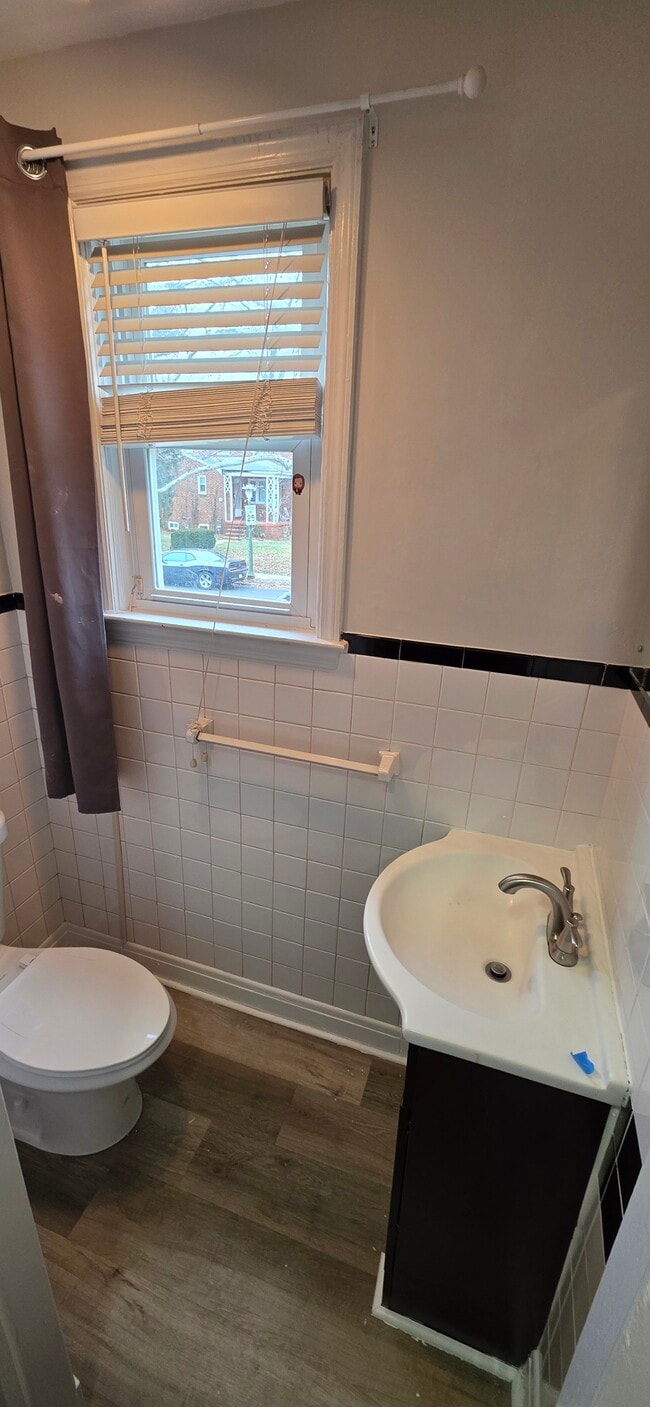 Building Photo - 3909 Rosecrest Ave