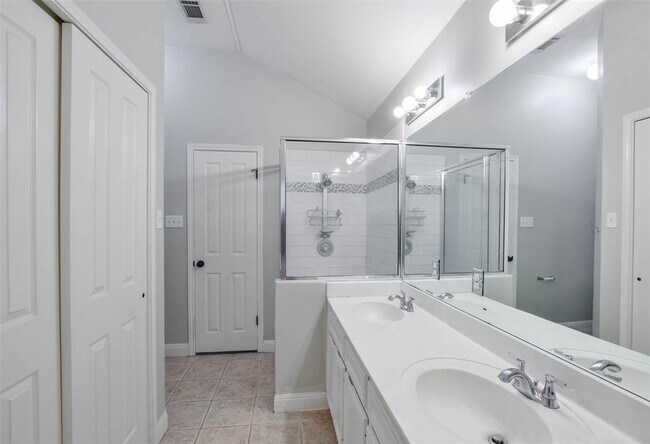 Building Photo - 1810 Coral Dr