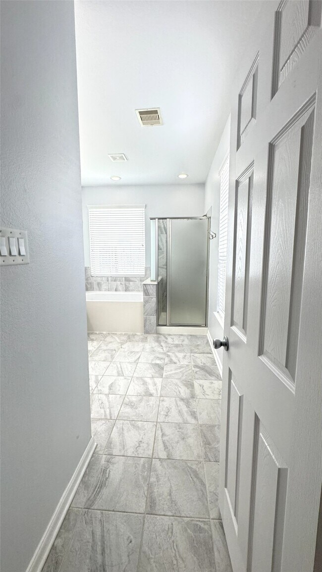 Building Photo - 24023 Buffalo Cove Ln