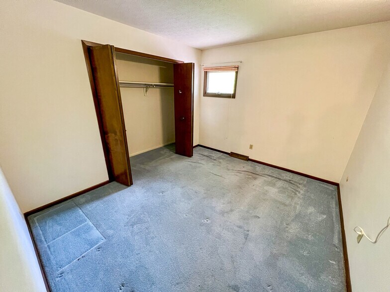 Building Photo - 25946 Tallwood Dr