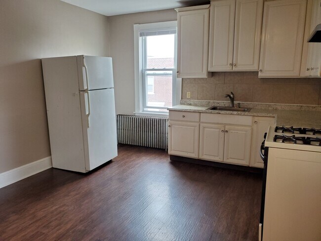 Building Photo - 602 N Plum St