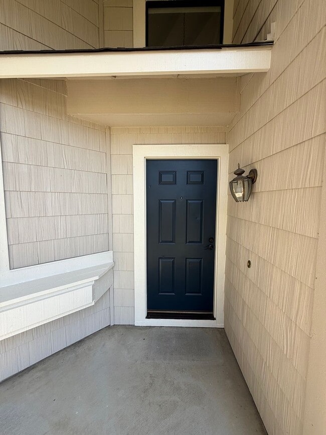 Building Photo - Updated 2 Bed + Loft / 2 Bath Home in Desi...