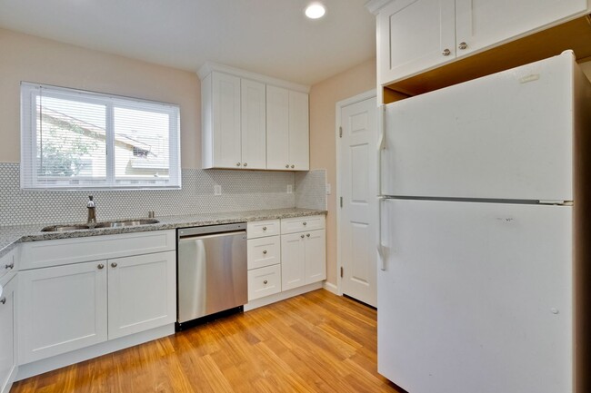 Building Photo - 1425 Sunshadow Ln