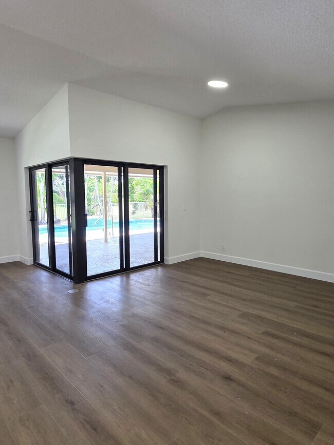 Building Photo - 11354 Island Lakes Ln