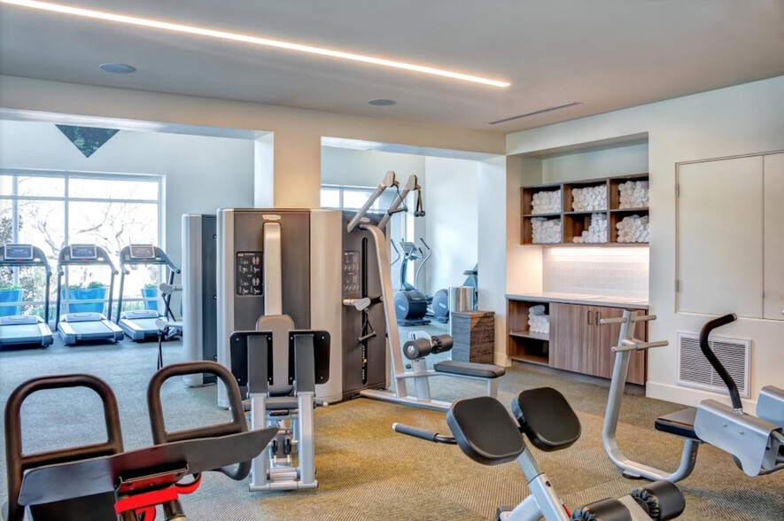 Building Photo - 54 Saratoga Ave