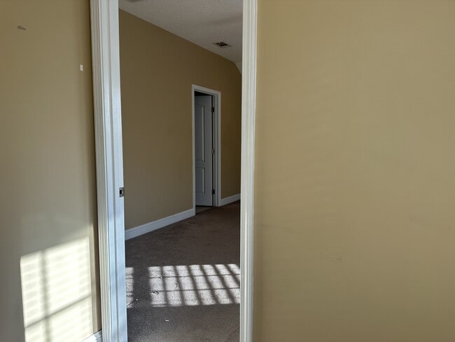 Building Photo - 59 Forest St NE