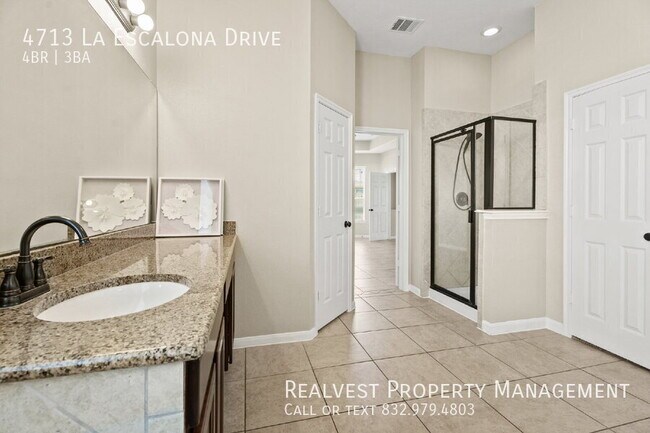 Building Photo - 4713 La Escalona Dr