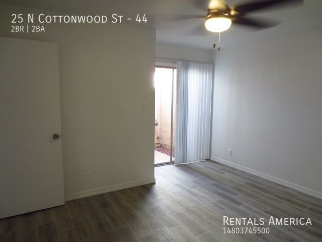 Building Photo - 2 Master Bedrooms in Fully Remodeled, Sing...