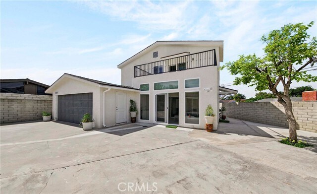 Building Photo - 525 W Woodcrest Ave